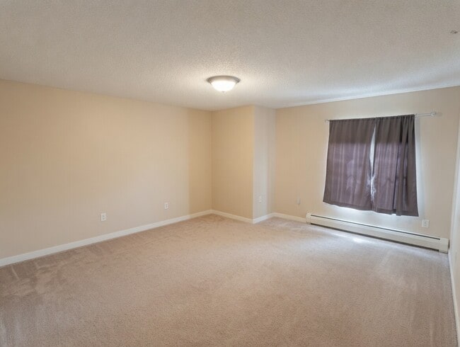 2B 2B Master Bed J - Kensington