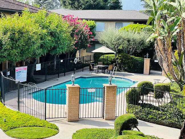Villa Valencia Apartments
