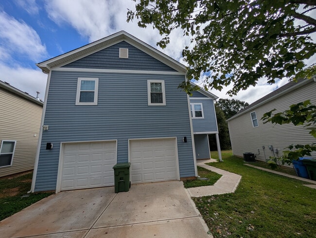 Photo - Room in House on Stone Mountain Dr