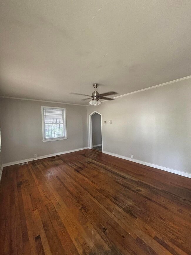 Photo - 2820 Anne St