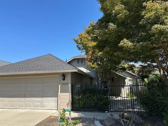 Beautiful 3 bedroom! - Beautiful 3 bedroom! House
