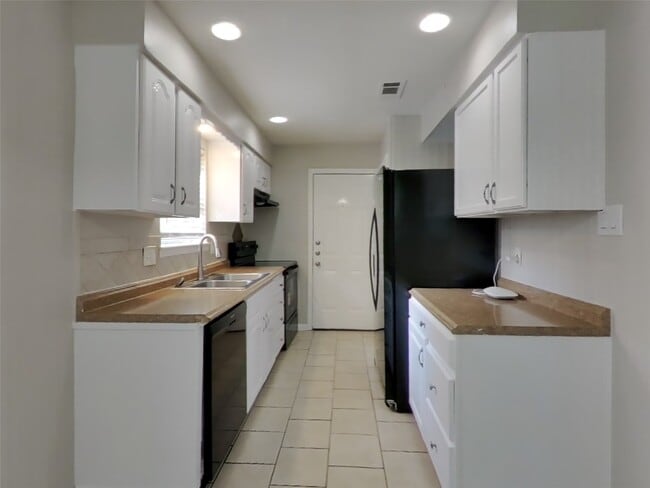 Photo - 23110 Newgate Dr