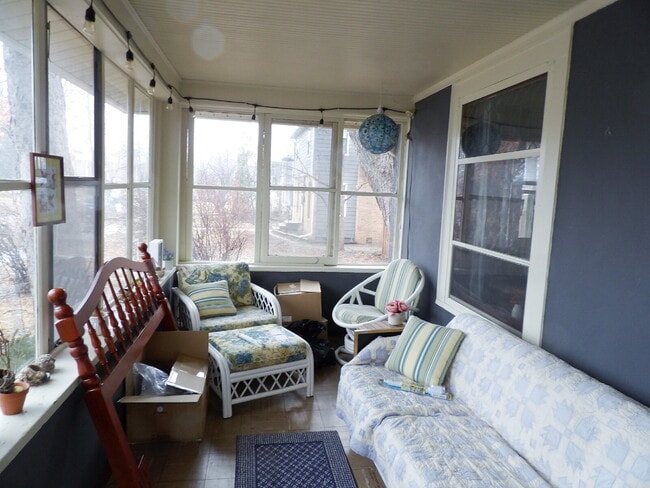 Photo - Pet-Friendly South Mpls 1BR | Fenced Yard | Available Immediately! Unidad 2