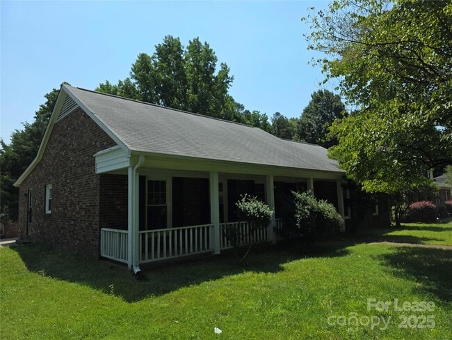 Building Photo - 1301 Rock Point Rd Rental