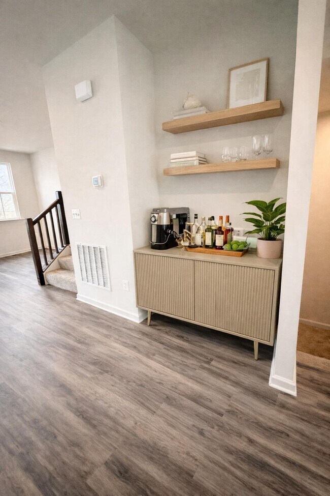 Photo - 10165 Queens Wy