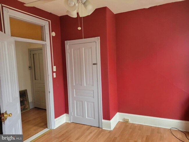 Photo - 833 W Marshall St