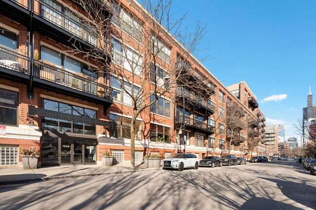 Building Photo - 1040 W Adams St