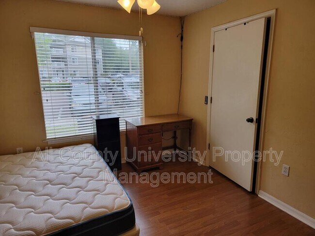 Photo - 4000 SW 23rd St