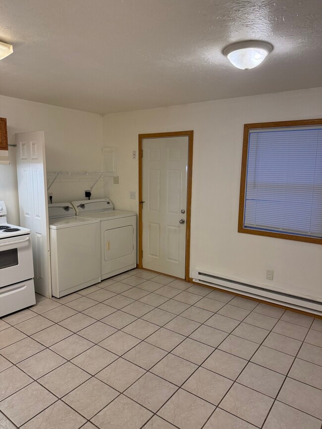 Photo - 728 31st St N