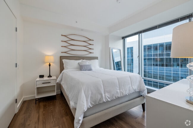 1BR, 1BA - 695SF