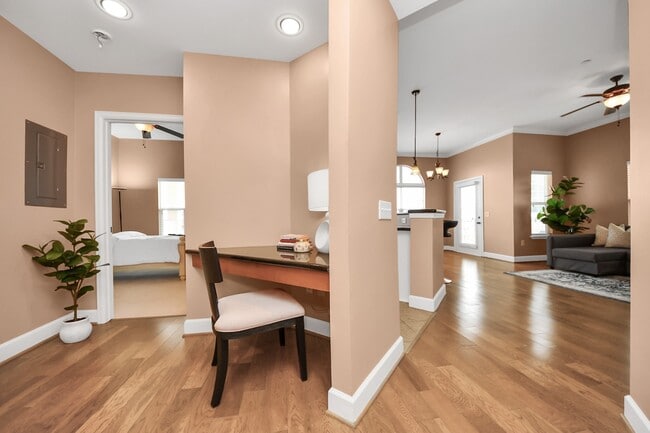 Building Photo - 2203 Dorrington St Unit 400