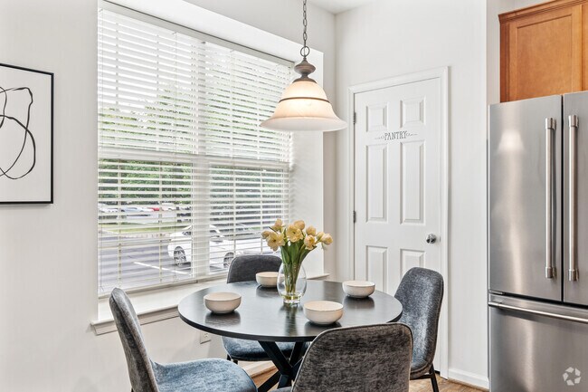 3BR, 2BA - 2,002SF - Kitchen Breakfast Nook