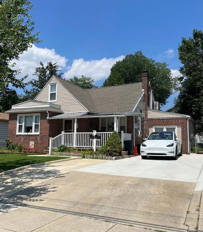 Building Photo - 1417 W High St Unit 2