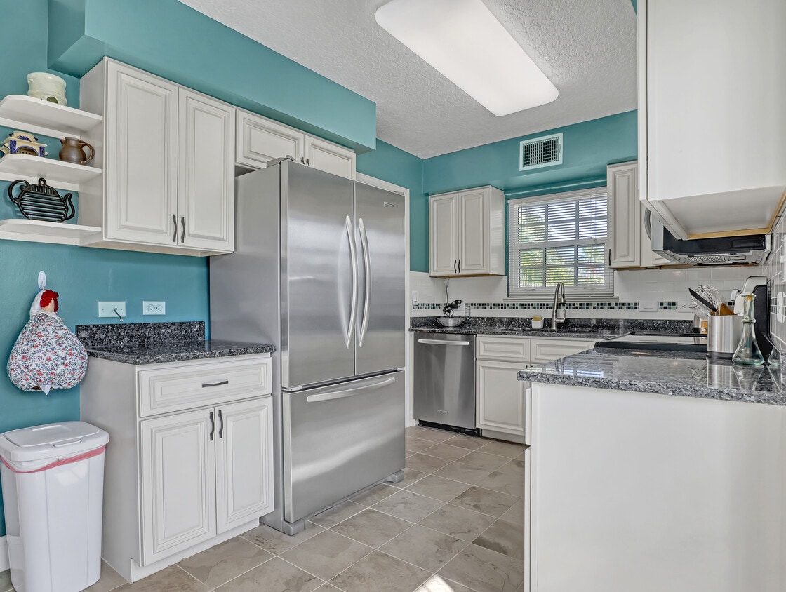 Photo - 300 Grand Royale Cir (Vero Beach, FL)