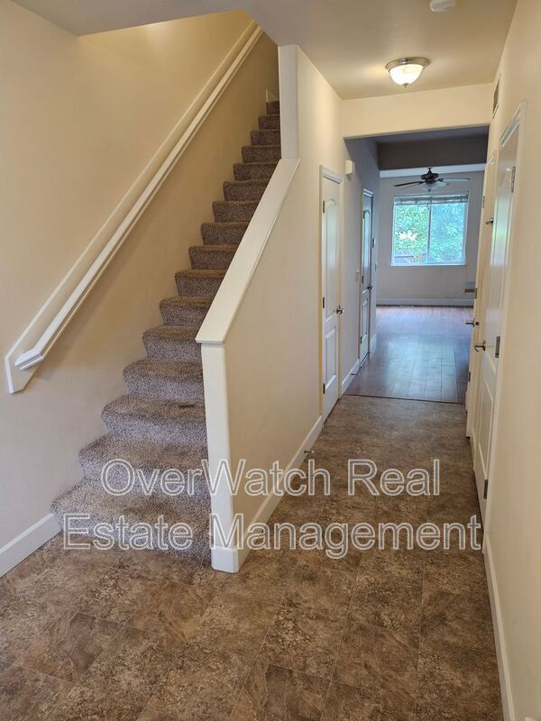 Photo - 218 Glenn Abbey Pl