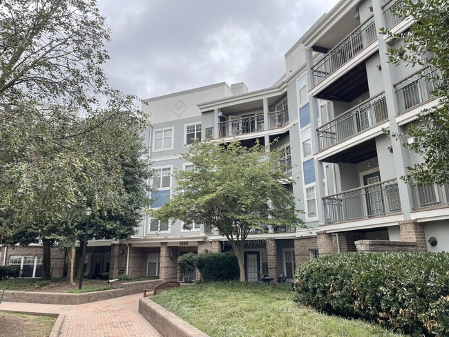 Building Photo - 5565 Seminary Rd Unit 104