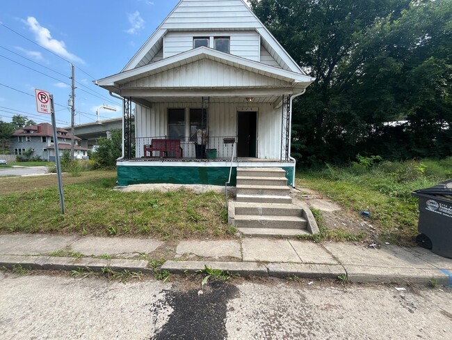 Building Photo - 628 Blair Ct