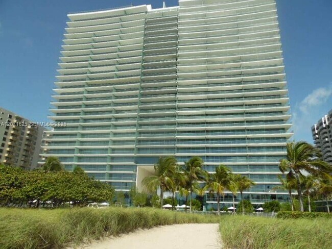 10201 Collins Ave Unidad 805