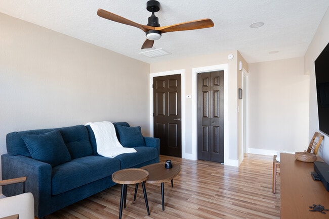 Building Photo - 3500 Smith Ave SE Unit 3500 1/2