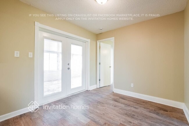 Photo - 1370 Prince Philip Dr