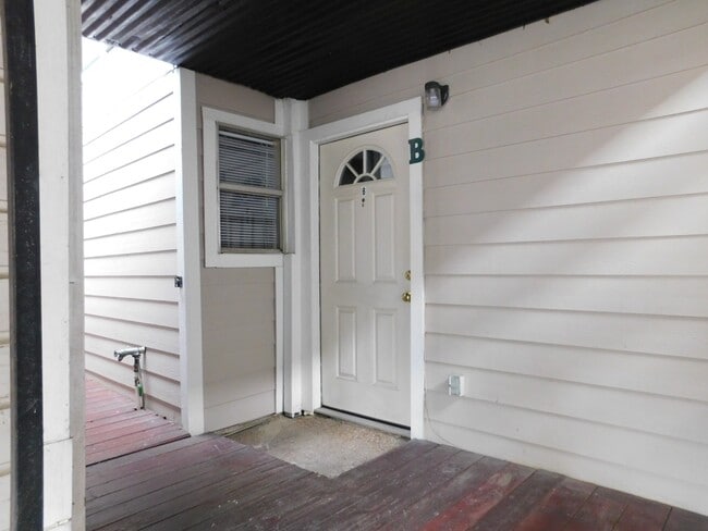 Building Photo - 1409 Wentworth St Unit False