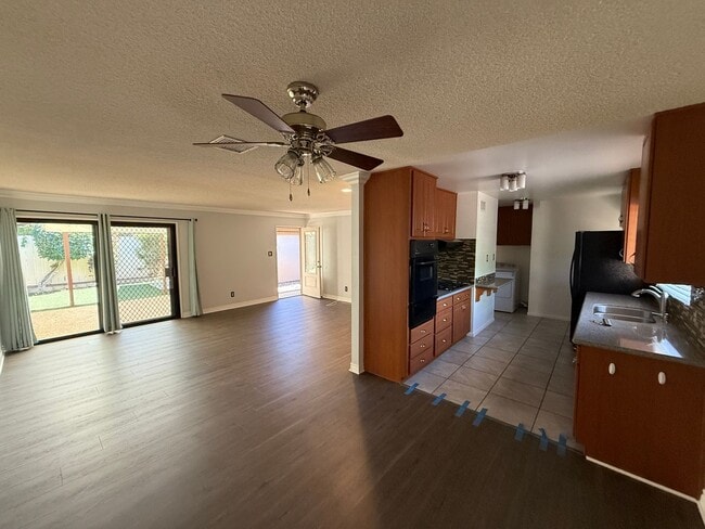Photo - 5 Rooms, Great Covered Patio!! (Lease out,...