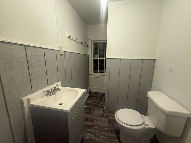 28 N Main St Unit 8