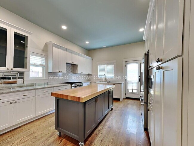 Photo - 5536 Tremont St