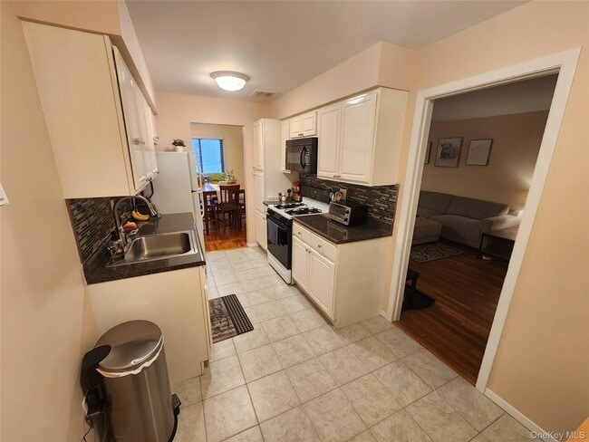 Building Photo - 6 Charles Ln Unit 1C