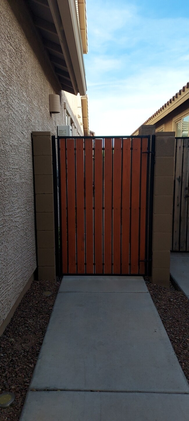 Photo - 9239 W Meadowbrook Ave Unidad MEADOWBROOK 1