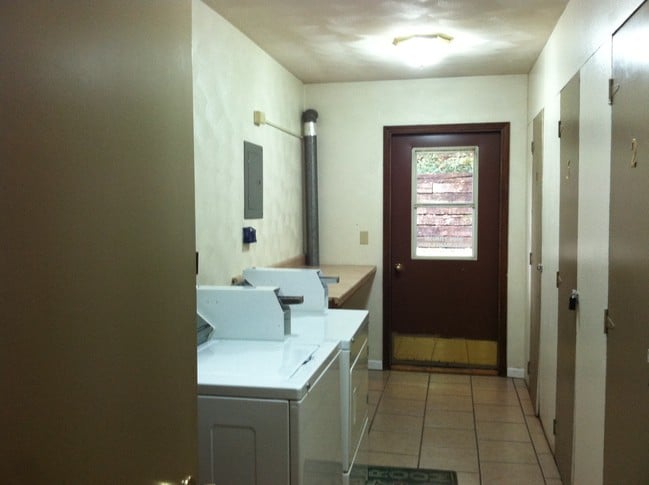 Photo - 118-130 S Clarendon St