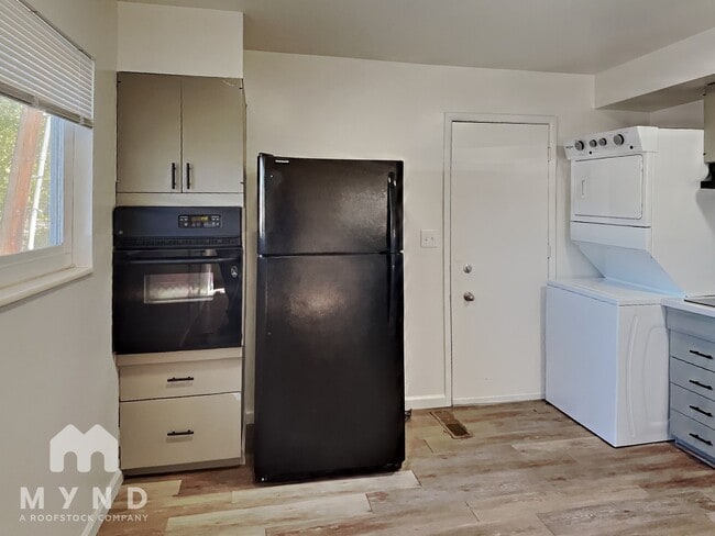 Photo - 230 Burns St