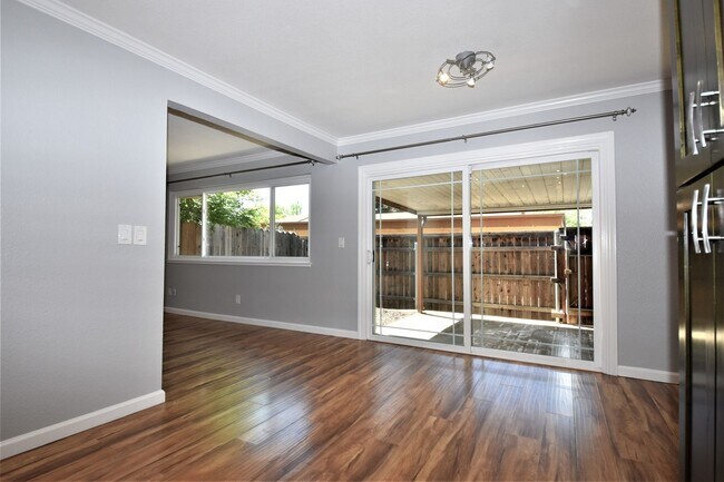 Photo - 5030 Greenberry Dr Condo