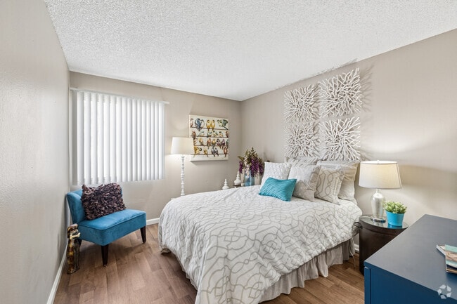 2BR, 1BA - 720SF - Bedroom
