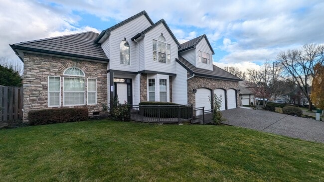 Photo - 450 NW Pacific Grove Dr