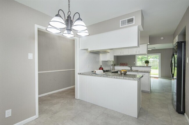 Photo - 9619 Rockhurst Dr