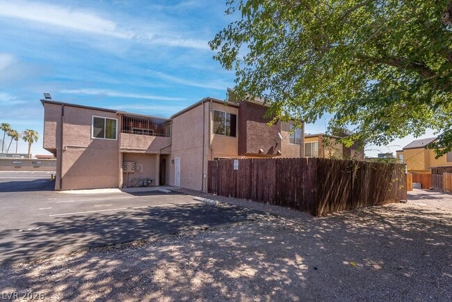 Building Photo - 1501 Living Desert Dr Unit D