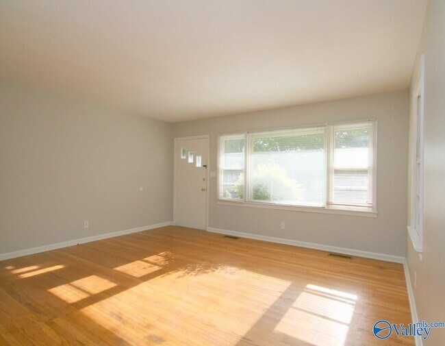 Photo - 407 Warner St NW