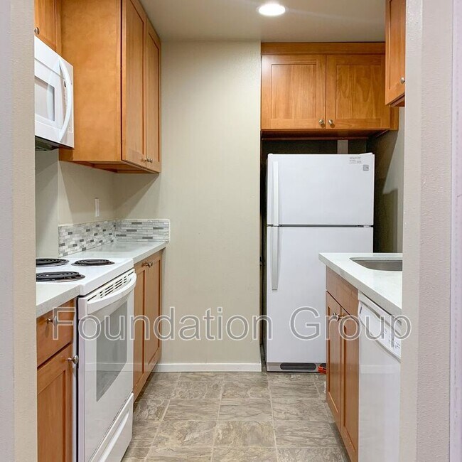 Photo - 938 N 100th St
