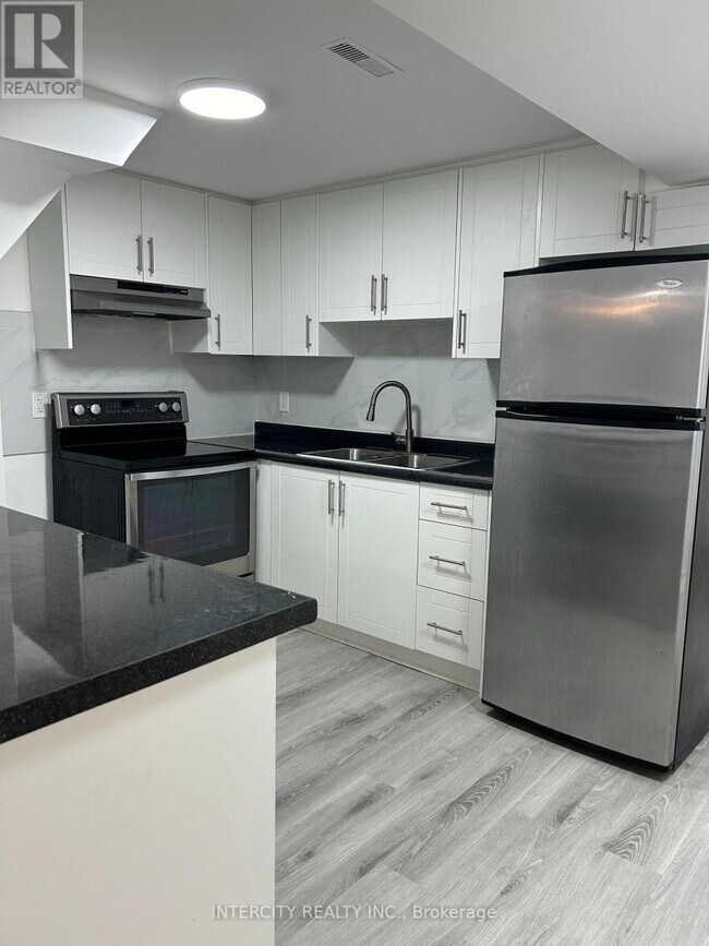 Photo - 260 Britannia Ave