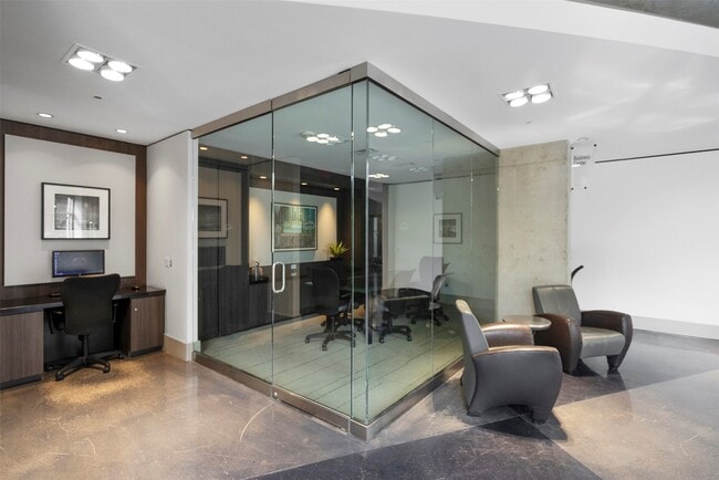 Building Photo - 1901 Post Oak Blvd Unit 2407