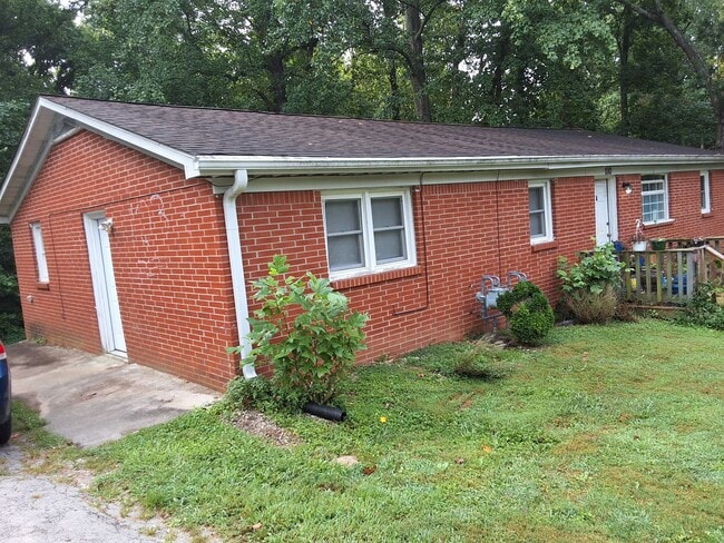 Building Photo - 1110 Evelyn Dr Unit B