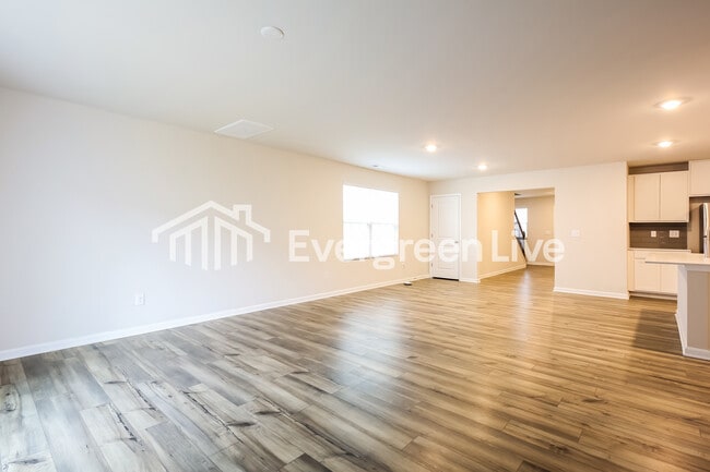 Photo - 4054 Rustling Grass Trl