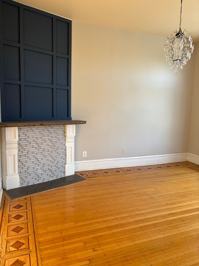 Photo - 1043 W Grand Ave Unit 2