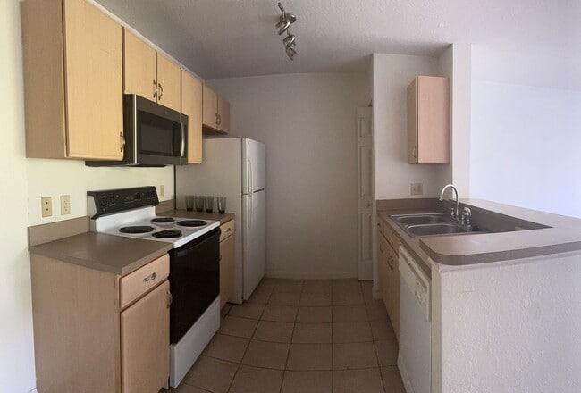 Photo - 940 Village Trail Unit 6-206