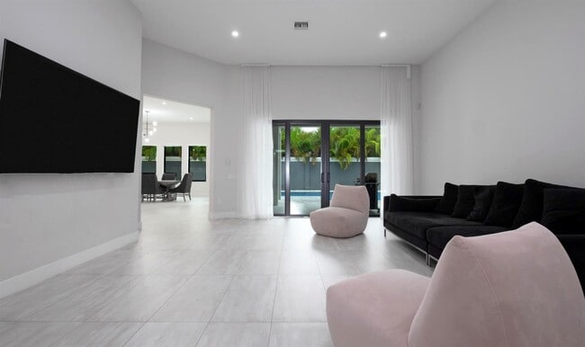 Photo - 5663 Brookfield Cir W