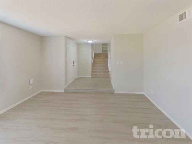 Photo - 1628 E St Anne Ave