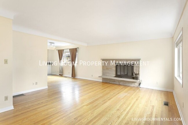 Photo - 7034 N Wilbur Ave