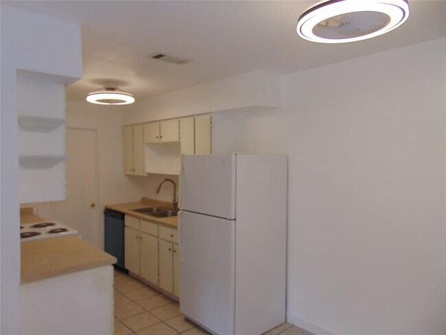 Photo - 407 Live Oak St