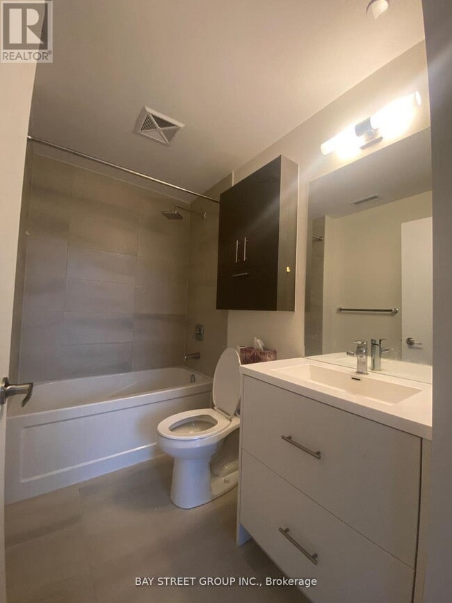 Photo - 188 Fairview Mall Dr Unité 110